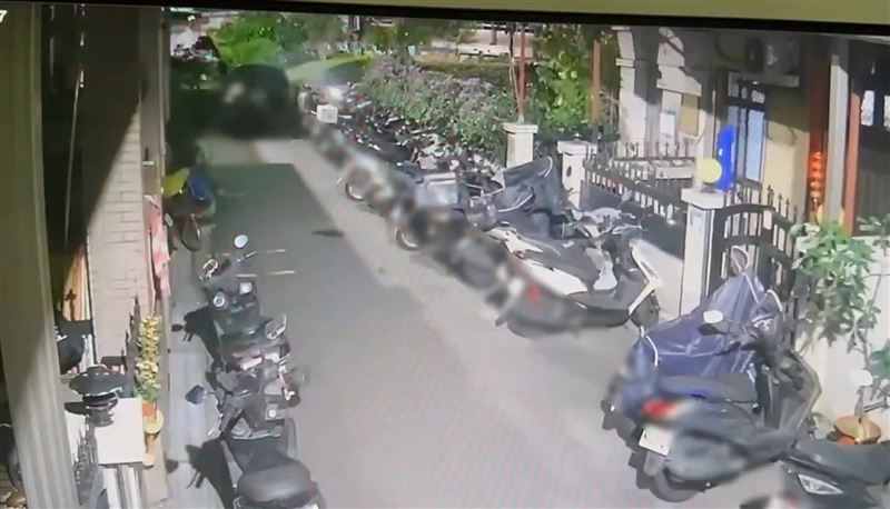 毒販違停撞警車逃逸　自撞落網驚險瞬間曝