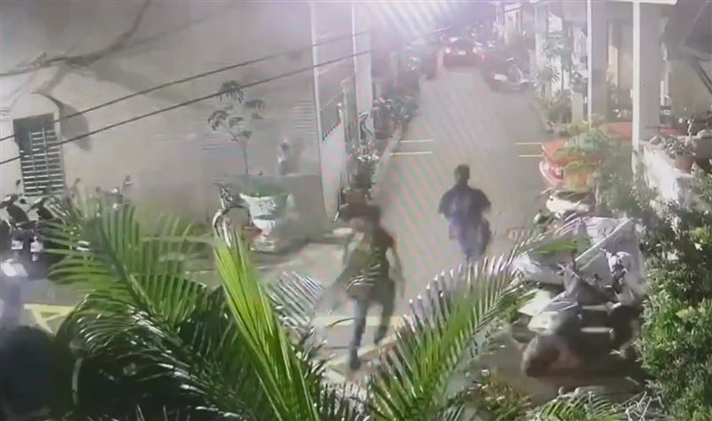 警方追緝黃男的駕車。(圖/翻攝畫面)