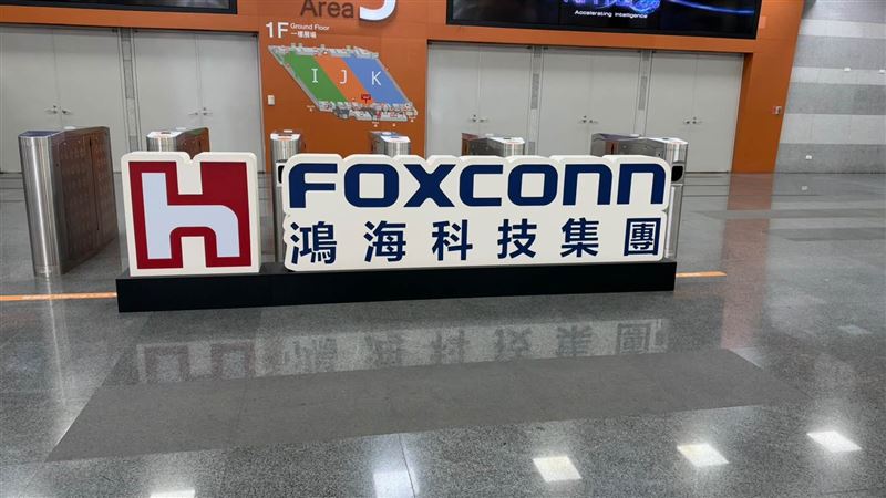 鴻海科技日登場，董座劉揚偉強調具備豐富加工力與垂直整合實力，AI伺服器機櫃產能倍增，破除外界單純組裝代工的刻板印象。（圖／記者師瑞德攝影）