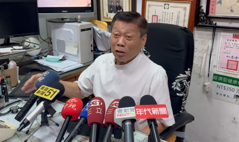 法醫高大成分析,若楊女是輕生被阻止,雙方應該有多處深淺傷口,但死者明顯是在熟睡遇害,只有頸部一處致命傷。(圖/翻攝畫面)