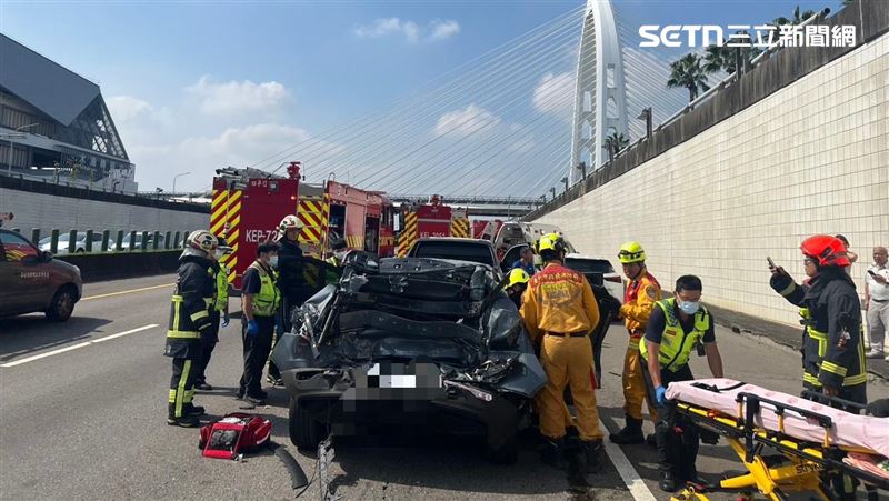 新／台74線5車連環撞！翻車變形1女送醫