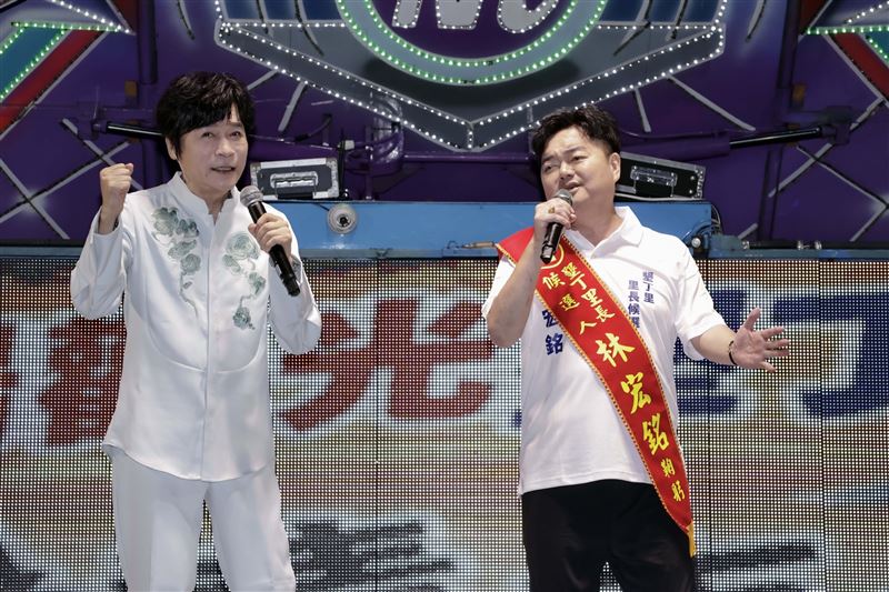洪榮宏特別南下力挺參選墾丁里里長的兄弟林宏銘。(圖/林宏銘 提供)