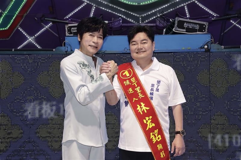 洪榮宏特別南下力挺參選墾丁里里長的兄弟林宏銘。(圖/林宏銘 提供)