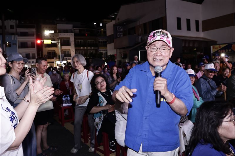 劉福助到台下與粉絲互動。(圖/林宏銘 提供)
