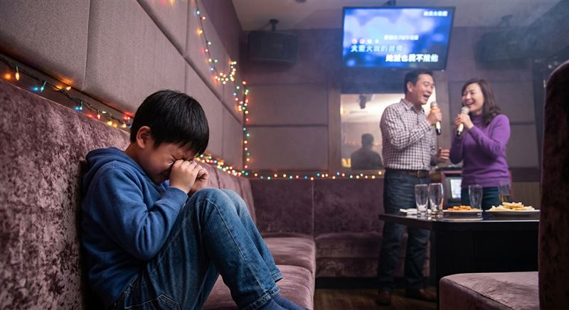 慶生變虐童？3歲童拿飲料竟被父連甩2巴掌