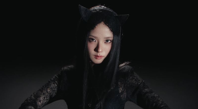 Jisoo在〈ADDICTED〉新歌MV中造型相當多變。（圖／翻攝自YouTube-JISOO）