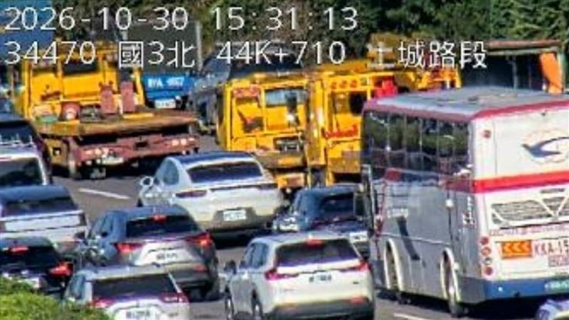 新／國3土城段3車追撞　回堵逾8公里紫爆