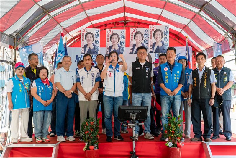 國民黨新竹縣黨部主委楊文科（中）今赴橫山輔選。（圖／國民黨新竹縣黨部主委）
