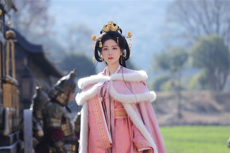 中國女星陳意涵在《嫁金釵》中飾演太子妃魏姝。(圖/翻攝自微博)