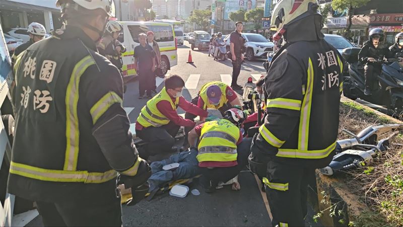 桃園大貨車擦撞機車！女騎士捲車底傷重亡