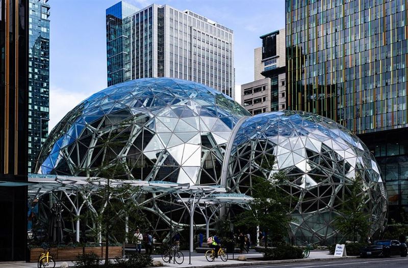 美股科技巨頭亞馬遜(Amazon)最新財報一出,「過去12個月自由現金流卻轉為負423.6億美元」讓全球股市陷入恐慌!(圖/翻攝自維基百科)