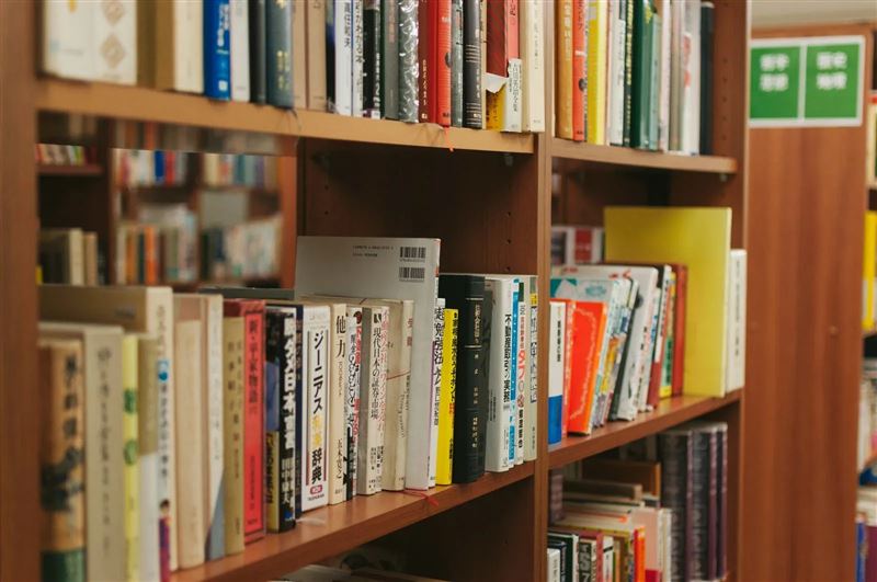 日本六本木高中「圖書館濺血」，女高中生持刀猛刺女同學。（示意圖；pakutaso）