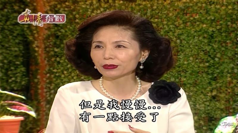 黃美倫在提及無法接受同性戀與開放穿著後，緊接著便補充道：「但是我自己慢慢慢慢有一點接受了，可能是隨著這個時代的變遷喔。」（圖／翻攝自YouTube）