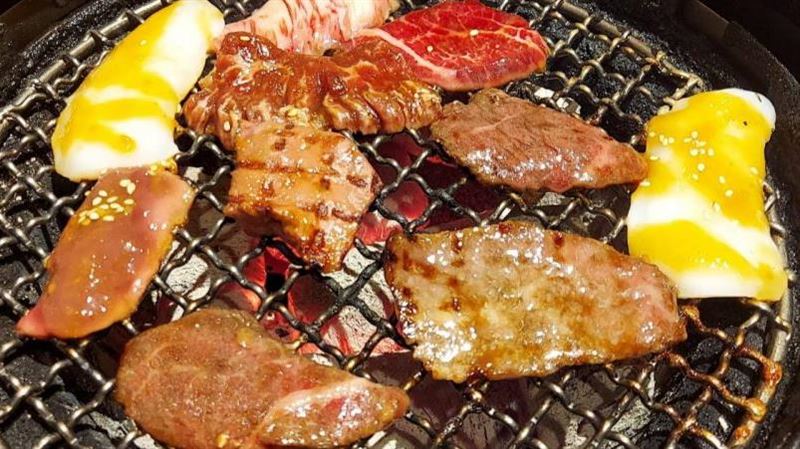 公公邀全家吃燒肉　結帳喊這句卻要媳婦付