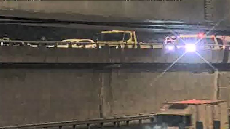 新／國道2車碰撞！貨車翻覆入口匝道封閉