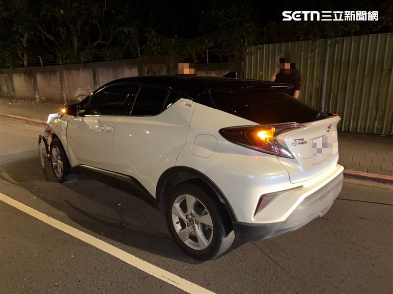 新北吳男開車追撞前方游男轎車,造成右腰、右手肘及雙手擦挫傷。(圖/翻攝畫面)