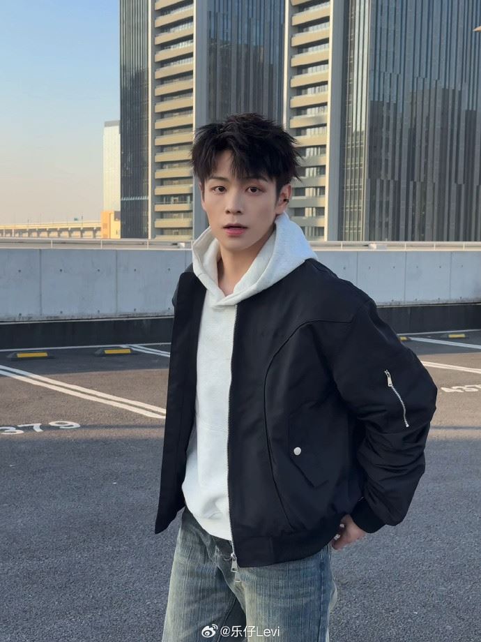 中國擁有百萬粉絲的帥氣網紅「樂仔Levi」,日前遭交往4年的女友「熙熙」震撼彈級毀滅性爆料。(圖/翻攝自微博)