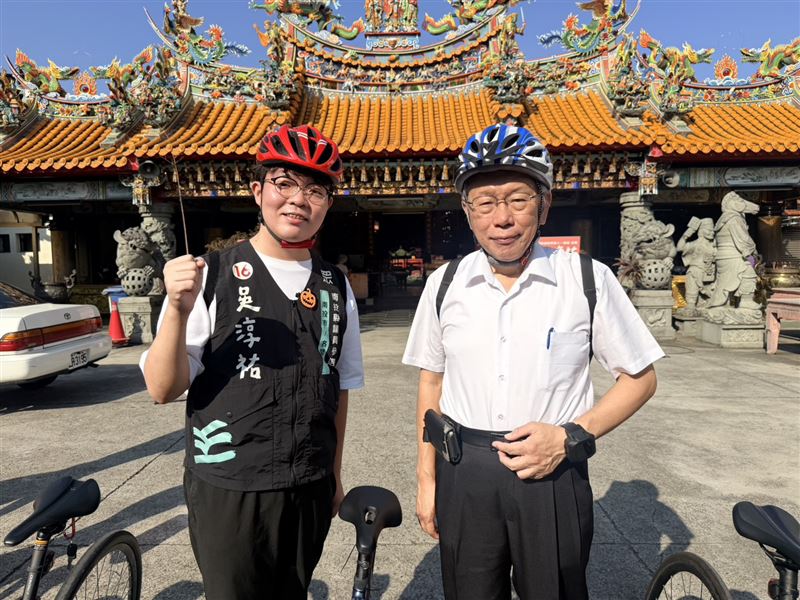 柯文哲今天到南投陪民眾黨縣議員候選人吳淳祐車掃(圖/民眾黨提供)