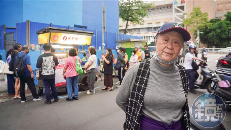 公館闆娘戴鑽戒賣蔥抓餅　她為這原因擺攤