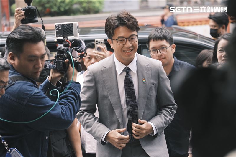 沈伯洋抵達辯論會場(圖/記者楊士誼攝影)