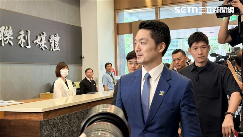 蔣萬安抵達辯論會場(圖/記者陳思妤攝影)