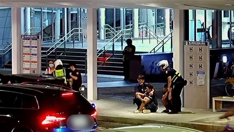 3名移工被帶回偵辦後，解送到移民署專勤隊收容。（圖／翻攝畫面）