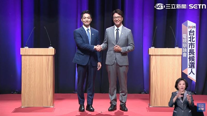 蔣萬安與沈伯洋正在進行辯論會(圖/翻攝畫面)