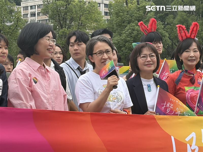 蕭美琴回憶起20年前在立院爭取同志權益被退回一事，感性表示「這條路我們走了很久，過程中有眼淚也有感動有辛酸也有成就，但無論如何這條路是大家共同一步一腳印走出來的。」（圖／記者簡浩正攝影）
