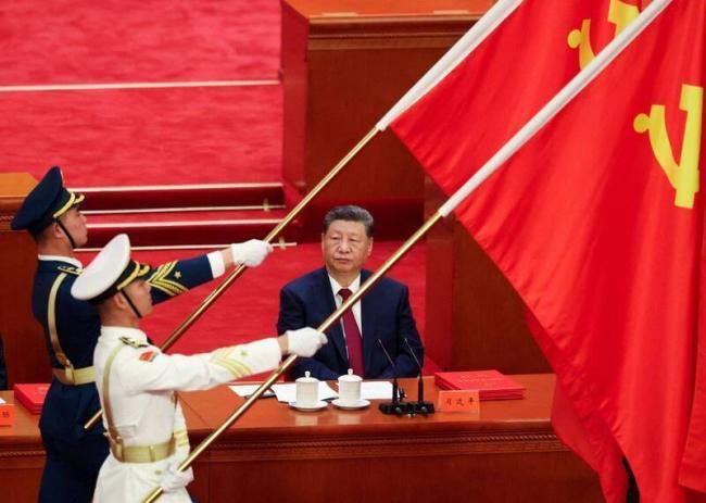 習近平今年以來對於黨政軍高級幹部將領大規模整肅，「從嚴治黨」包括減少腐敗，提高幹部工作效率，增強忠誠度。（圖／翻攝自X平台 @SpoxCHNinUS）