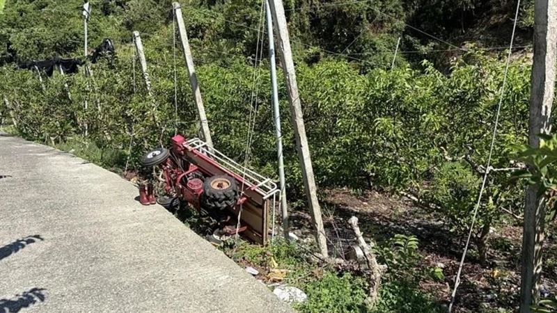 台東釋迦園農用車翻覆！68歲婦遭重壓不治
