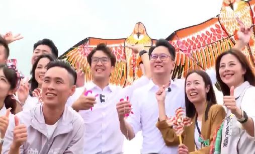 沈伯洋日前赴新竹與莊競程同乘洋流號掃街