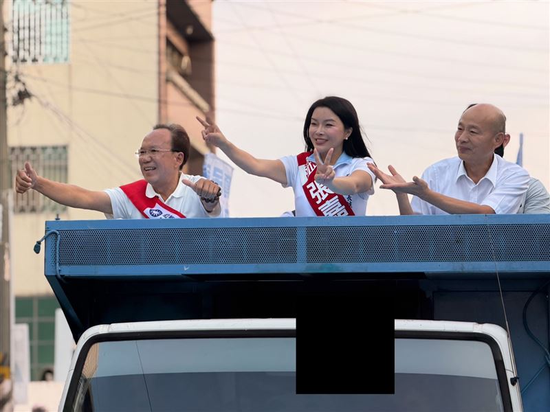 西螺女婿韓國瑜今日下午回娘家,與雲林縣長候選人張嘉郡、西螺鎮長候選人蕭德恕合體掃街拜票。(圖/翻攝畫面)
