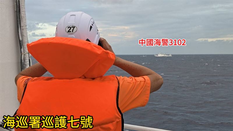 中國海警暗船闖東沙水域　海巡併航驅離