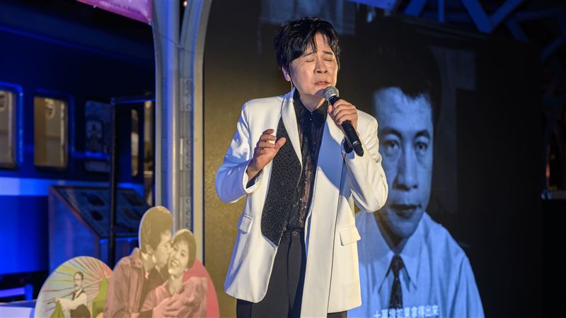 金曲歌王洪榮宏重現父親《舊情綿綿》經典