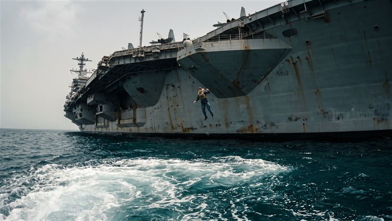 林肯號19歲水兵跳海尋短！獲救卻遭控裝病